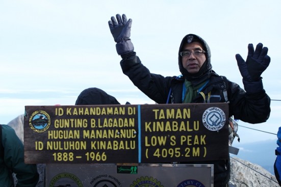 Profesor Wahid di puncak Kinabalu.