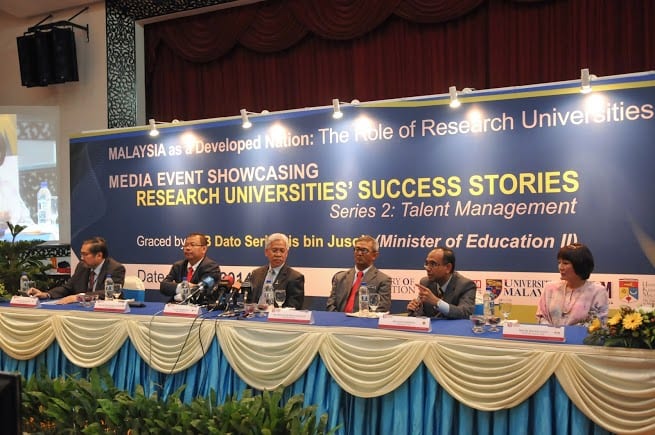 Vice Chancellor of UTM, Prof. Ir. Dr. Wahid Omar (second right) giving explanation about UTM research and development activities at RU press conference session. Also attending the session was the Malaysian Education Minister, Datuk Seri Idris Jusoh (third left).
