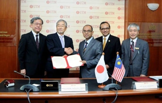 Prof. Sukekatsu (second left) exchanging the MoU document with Prof. Wahid after the signing ceremony held at UTM Johor Bahru