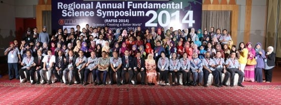 The local and international participants of RAFSS 2014 taking a group photograph with Pro-Chancellor, Tan Sri Dr. Salleh Mohd Nor after the opening ceremony of the symposium at Persada Johor.