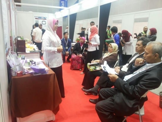 Dr. Siti Hamidah explaining her product during the assessment session at 2014 Asia Biotechnology Exhibition held at Kuala Lumpur Convention Centre.  She managed to bring home 1 Gold Medal for UTM