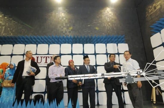 Prof. Jasmy (third right) with Zamane Rahman (second right) visiting the EMC laboratory in FBME after the launching event.