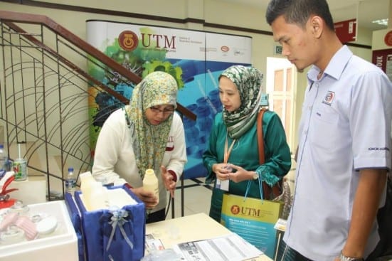 One of the industry representatives is listening to a description of nutrients that available on the Coconut Yogurt Based (CoGURT) product at IBDUTM Johor Bahru.                                         