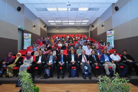 The participants of UTM MMMC 2015 taking a group photographs with Deputy Vice Chancellor of Student Affairs and Alumni, Prof Dr Ismail Abd Aziz after opening ceremony held at FBME, Johor Bahru campus.