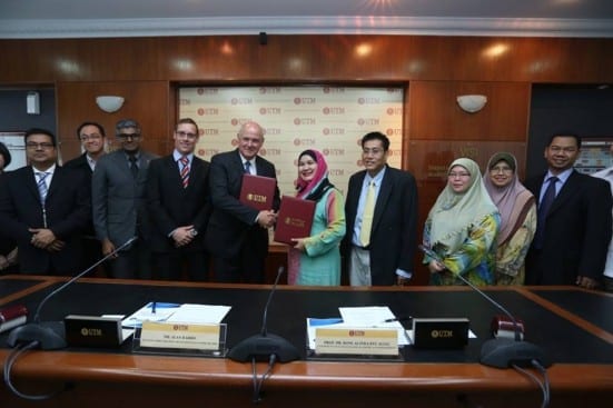 Prof. Rose Alinda changing the documents with Allan Harris after the signing ceremony held at Bangunan Canseleri Sultan Ibrahim, Johor Bahru campus.                                                                         