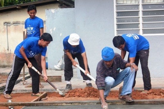 Repairing the school building at Felda Sening.