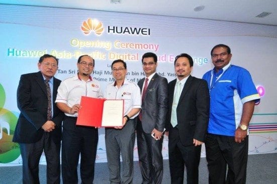 Prof. Dr Ahmad Fauzi Ismail (third from left) showing document  after signing ceremony at Huawei Nusajaya.