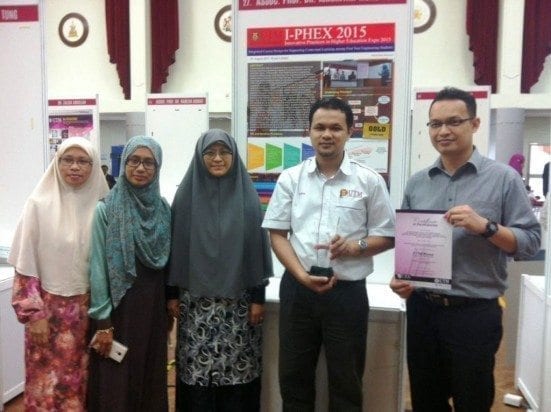 Assoc. Prof. Dr. Khairiyah Mohd Yusof (third left) with the rest of her team. Assoc. Prof. Khairiyah team has won 'Best of the Best' award at I-PHEX 2015 Expo held at UTM Kuala Lumpur