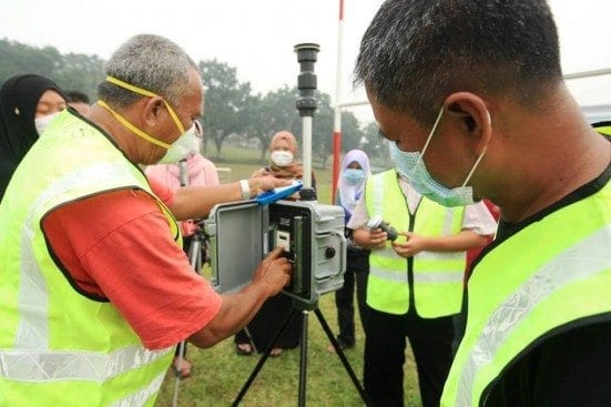 The staffs of Department of Environmental Engineering, Faculty of Civil Engineering conducting air quality data reading at UTM Johor Bahru campus.