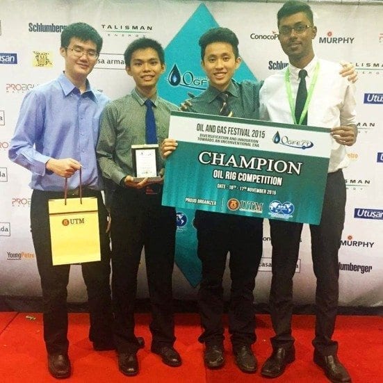 The Oil Rig Design Competition Winner from UTM (Team B) with their prizes after the OGFEST’15 closing ceremony at Dewan Sultan Iskandar, UTM Johor Bahru.