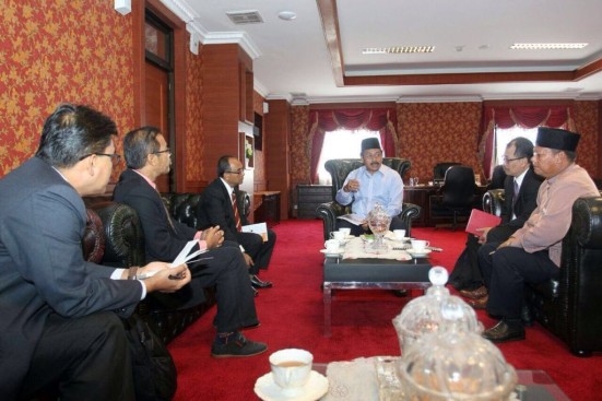 Deligasi UTM mengadakan perbincangan dengan Wakil Gabenor KEPRI.