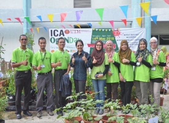 Chan Li Jin (four from left) with the committee of ICA Open Day.