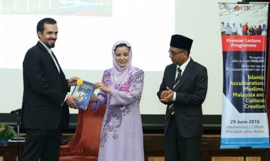 Dr. Hisham (left) receiving gift from HRH Raja Zarith Sofiah while being watched by UTM Vice Chancellor, Prof. Datuk Ir. Dr. Wahid Omar (most right) after the UTM Premier Lecture session held at Persada Johor.