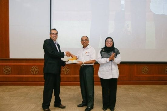 Prof. Wahid (second right) handing souvenirs to Datuk Dr. Hamzah (most left) after the lecture programme held at UTMKL
