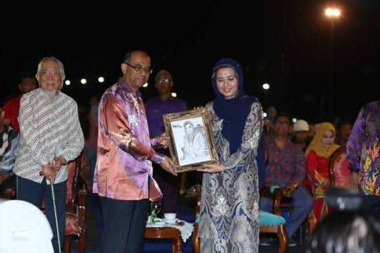 HRH Raja Zarith (right) accepting the souvenirs given by UTM Vice Chancellor during the opening ceremony of UTM 57th Fesko