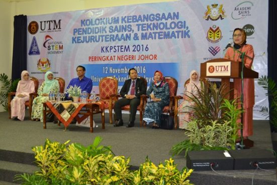 Dr Siti Hamisah Tapsir menyampaikan ucapan di majlis perasmian.