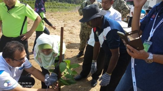 The Director of Education Department, Federal Territory of Kuala Lumpur, Ministry of Education Malaysia Puan Rusni Binti Ab Jalil launched the campaign by planting a tree.