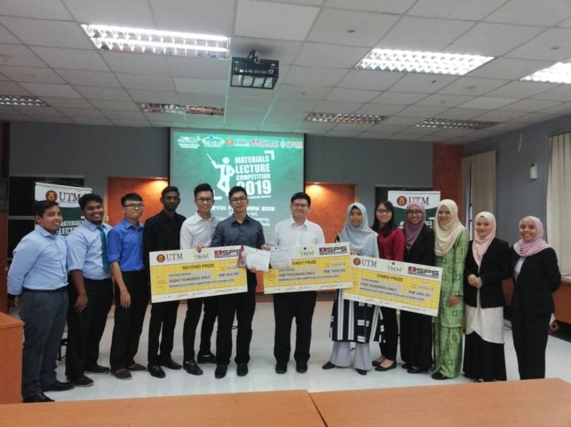 Representatives of UTM Kuala Lumpur, postgraduate students ...