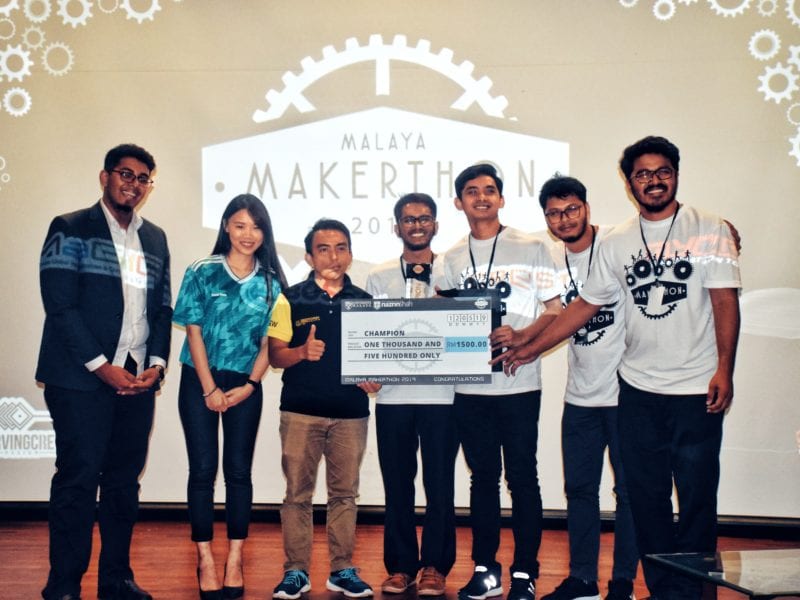 The team receiving Champions Trophy and Award from the representatives of BOSCH, KK12 and Malaya Makerthon 2019.