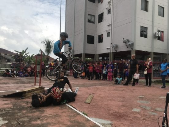 The extreme cycling demonstration by BMX team