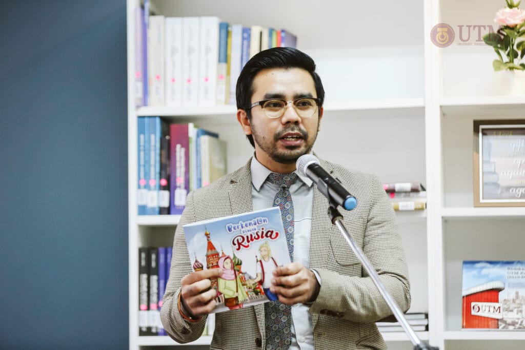 Penulis Buku En dengan En. Thaqib Bin Shaker