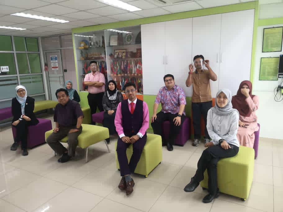 May be an image of 5 people, including Mohd Ismid Mohd Said, Mohd Ariffin and Fadhil Yusof, people standing, people sitting and indoor