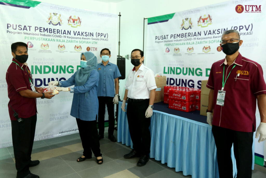 Vaksin waktu operasi pusat pemberian Penyertaan Sukarelawan