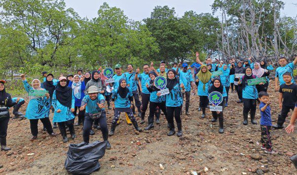 Sebahagian peserta-peserta yang terlibat dalam Program Kesedaran Pemeliharaan Alam Sekitar di TER Tanjung Tuan, Melaka.