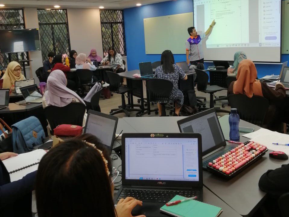 Hands-On Workshop: UTM Thesis Template in Collaboration with PGSS FS, PGSS FSSH, PGSS FBES, & PGSS FME 2022/2023
