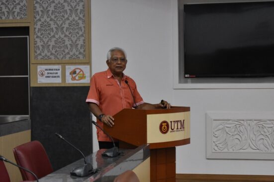 Seminar yang disampaikan oleh Prof. Emeritus Dato' Dr. Ibrahim bin Komoo