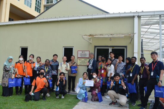 Participants and teachers visit to the Algal Biomass Laboratory