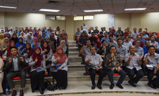 Faculty of Science staff with Vice Chancellor Prof. Datuk Ir. Ts. Dr. Ahmad Fauzi Ismail and team during Siri Jelajah Rasmi Naib Canselor.