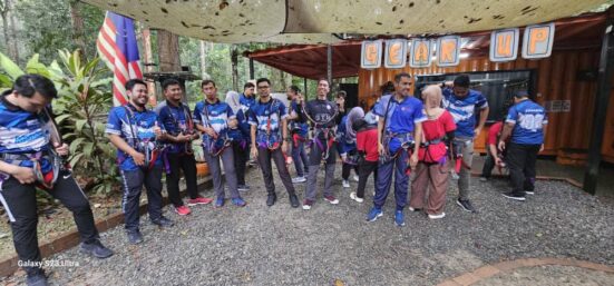 Demonstrasi Flying Fox di SKYTREX, Sg Congkak