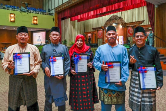 Barisan penerima Anugerah Delima