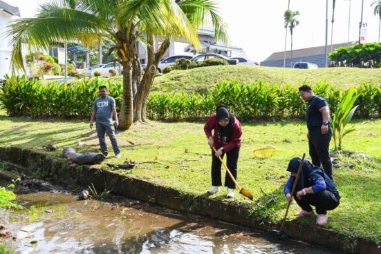 Gotong royong turut dilaksanakan di PTJ masing masing