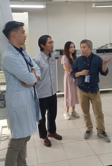 Lab visit with staffs from Fakultas Teknobiologi