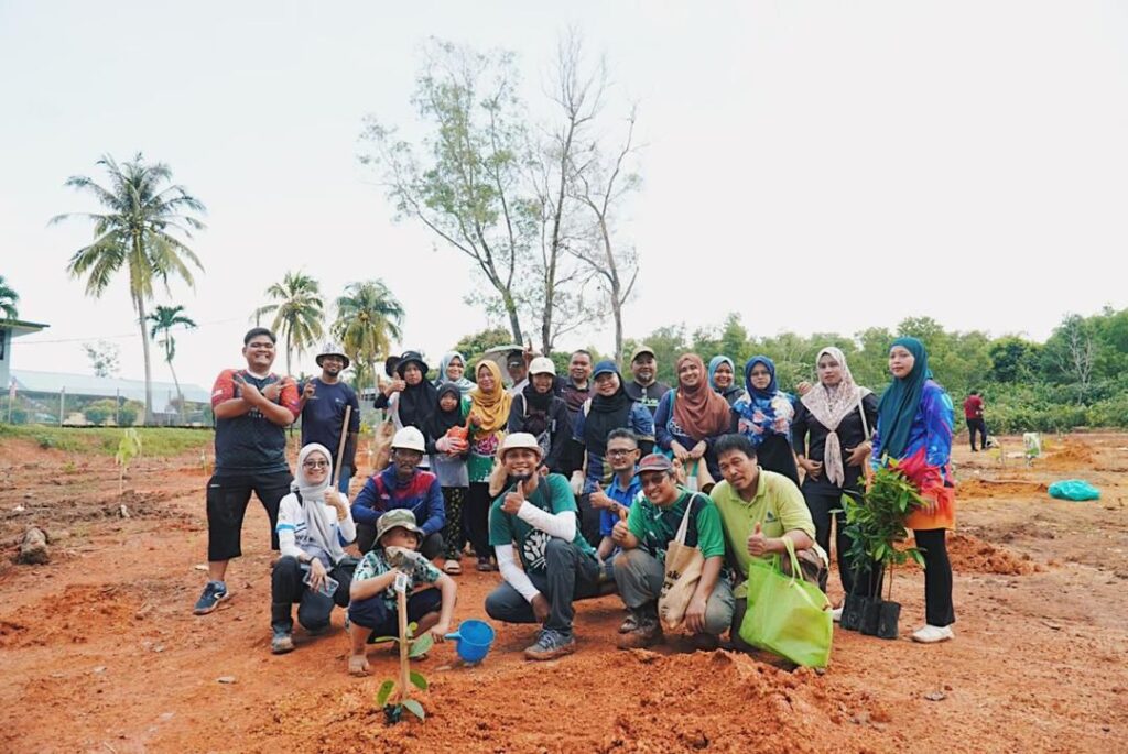 Bersama peserta Kempen MHB 1 Rumah 1 Pokok