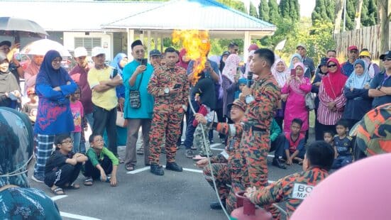 Demonstrasi keselamatan dapur gas oleh anggota BBP Skudai