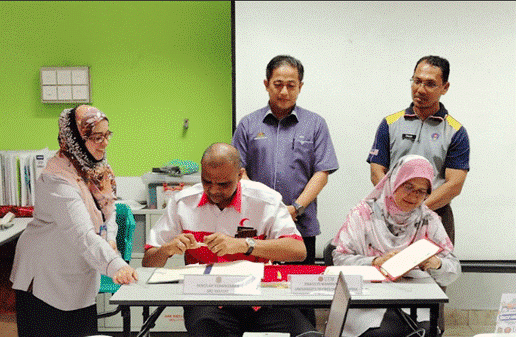 sekolah angkat