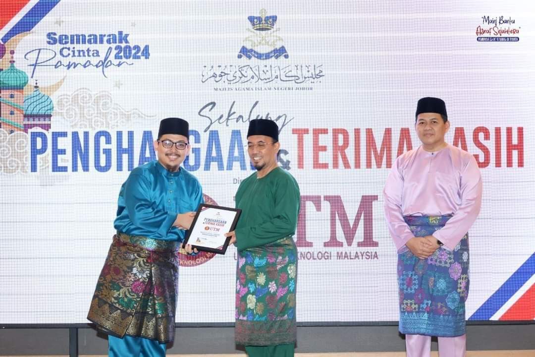 MENERIMA SIJIL PENGHARGAAN DARIPADA MAJLIS AGAMA ISLAM NEGERI JOHOR