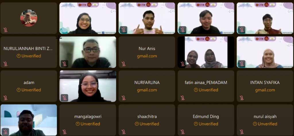 Sesi fotografi bersama penonton, penceramah, dan AJK yang terlibat WhatsApp Image at bdbf