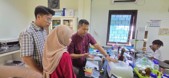 Nur Hazwani and Muhammad Shawal participating in an anti-diabetic assay practical session led by Dr. Rico Ramadhan.