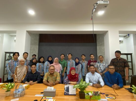 The UTM delegation was warmly welcomed by researchers at UNAIR’s Center of Excellence – Research Center for Bio-Molecule Engineering (BIOME).