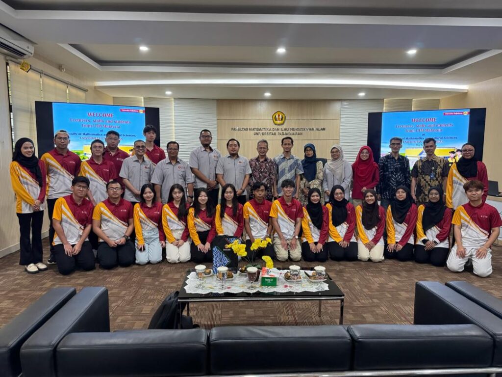 Sesi bergambar semasa majlis pembukaan bersama wakil UNPAD