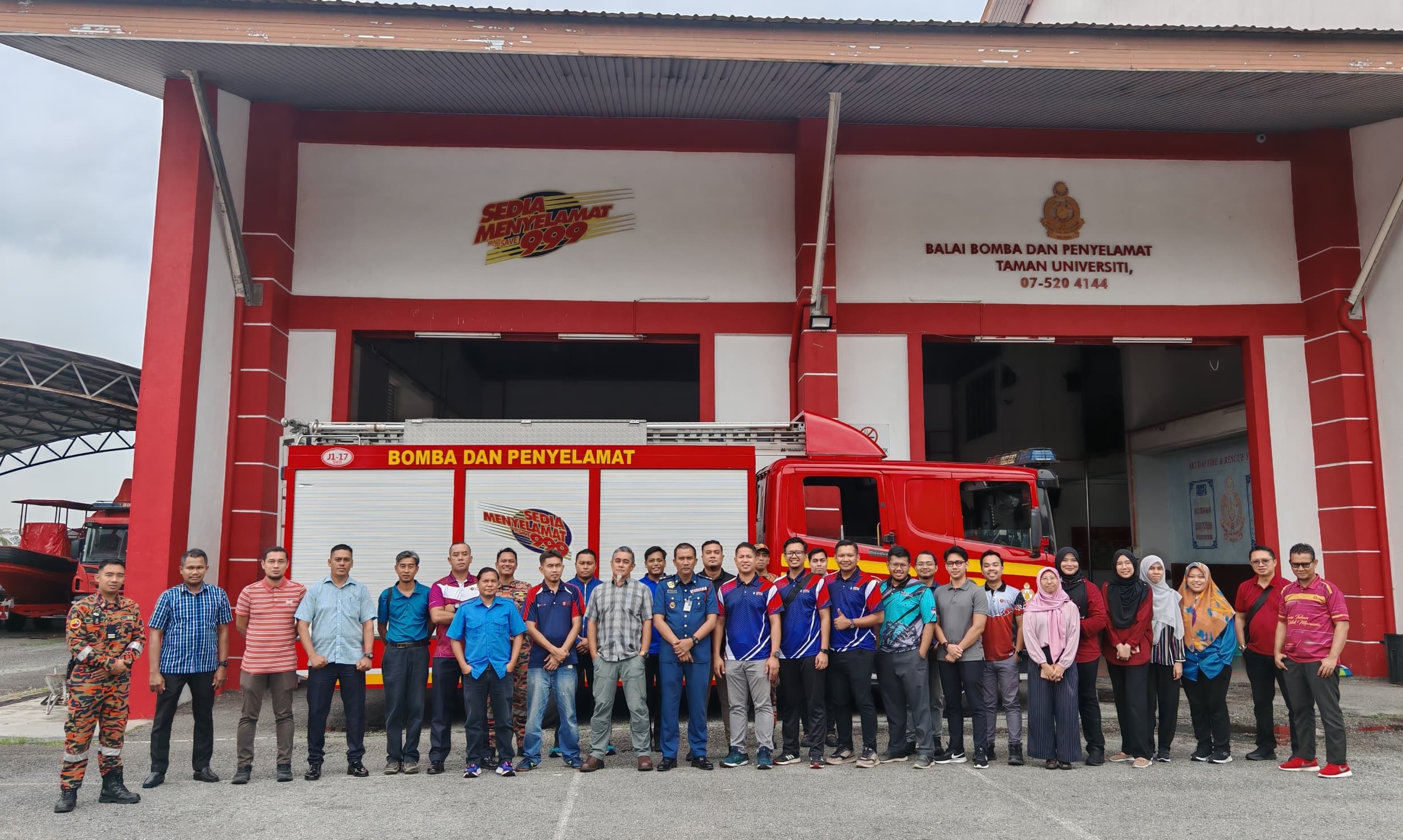 Para peserta kursus bersama jurulatih JBPM