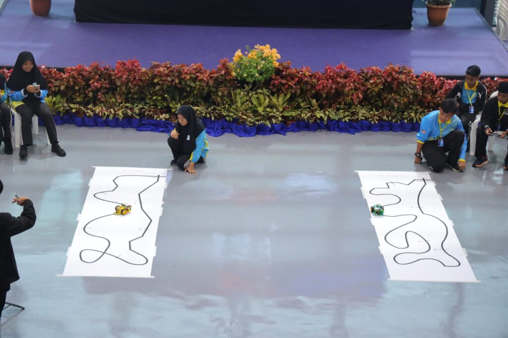 Suasana pertandingan Inovasi RoboRemaja Peringkat Saringan