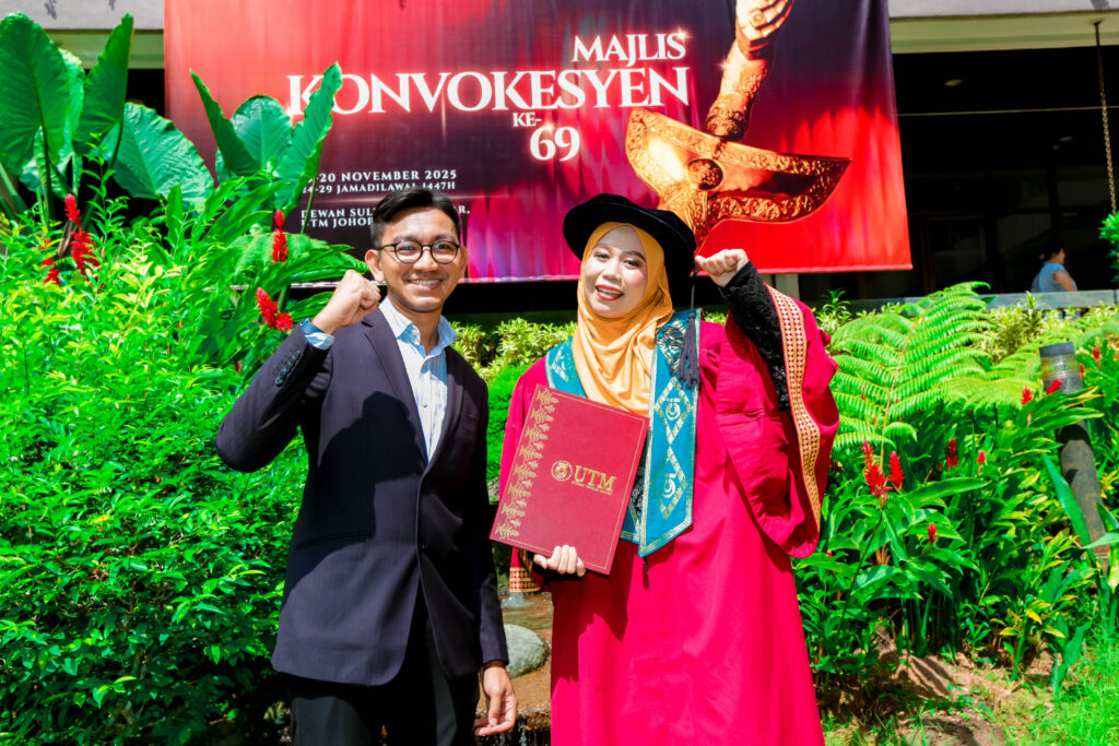 Dr Nurul Hilda Adila bersama penyelia beliau.