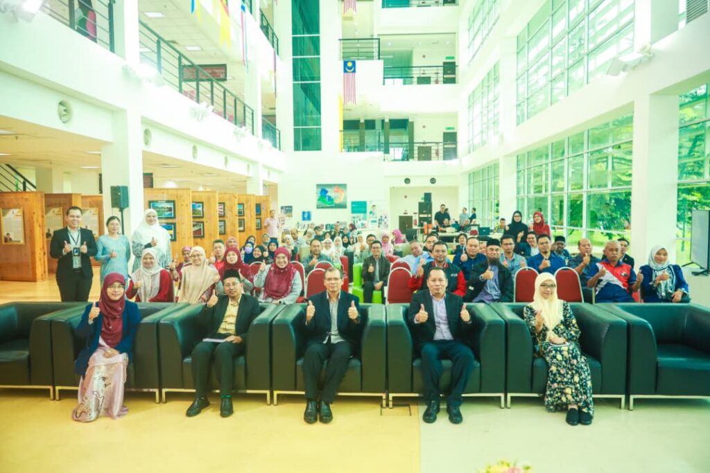 Pelancaran FEST Academia Alumni Industry Network (FAAIN) 2025 yang berlangsung di Perpustakaan Raja Zarith Sofiah, UTM Johor Baharu